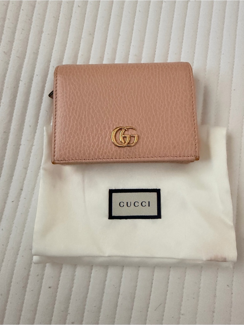 AUTHENTIC GUCCI DOUBLE G LOGO COMPACT WALLET - Picture 10 of 11